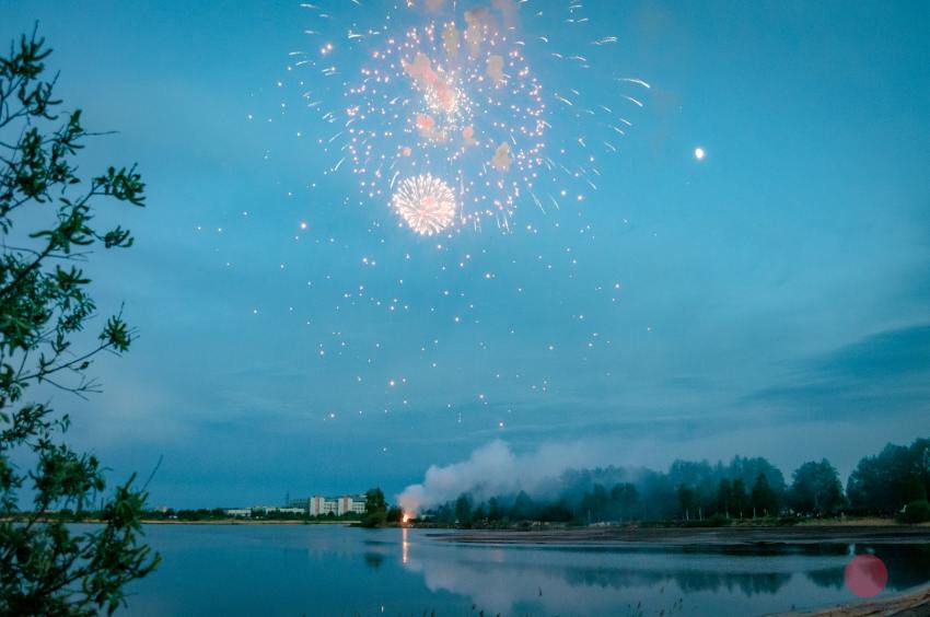 В Северодвинске состоялся праздничный салют в честь присвоения почётного звания